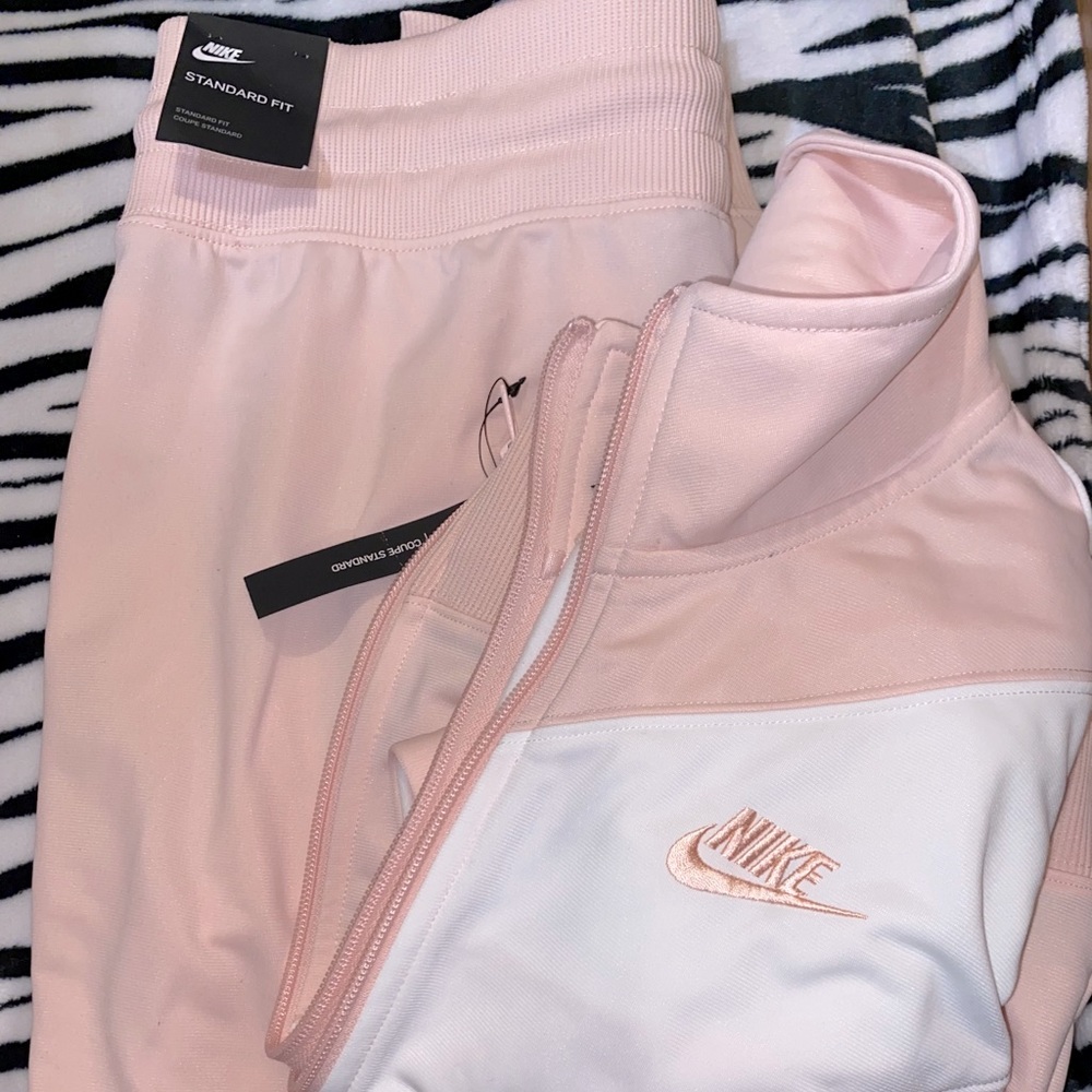 BRAND NEW NIKE TRACKSUIT SET